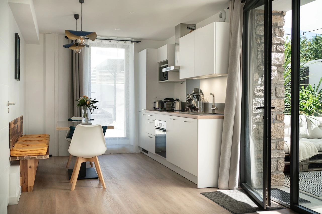 Cuisine ouverte lumineuse Airbnb