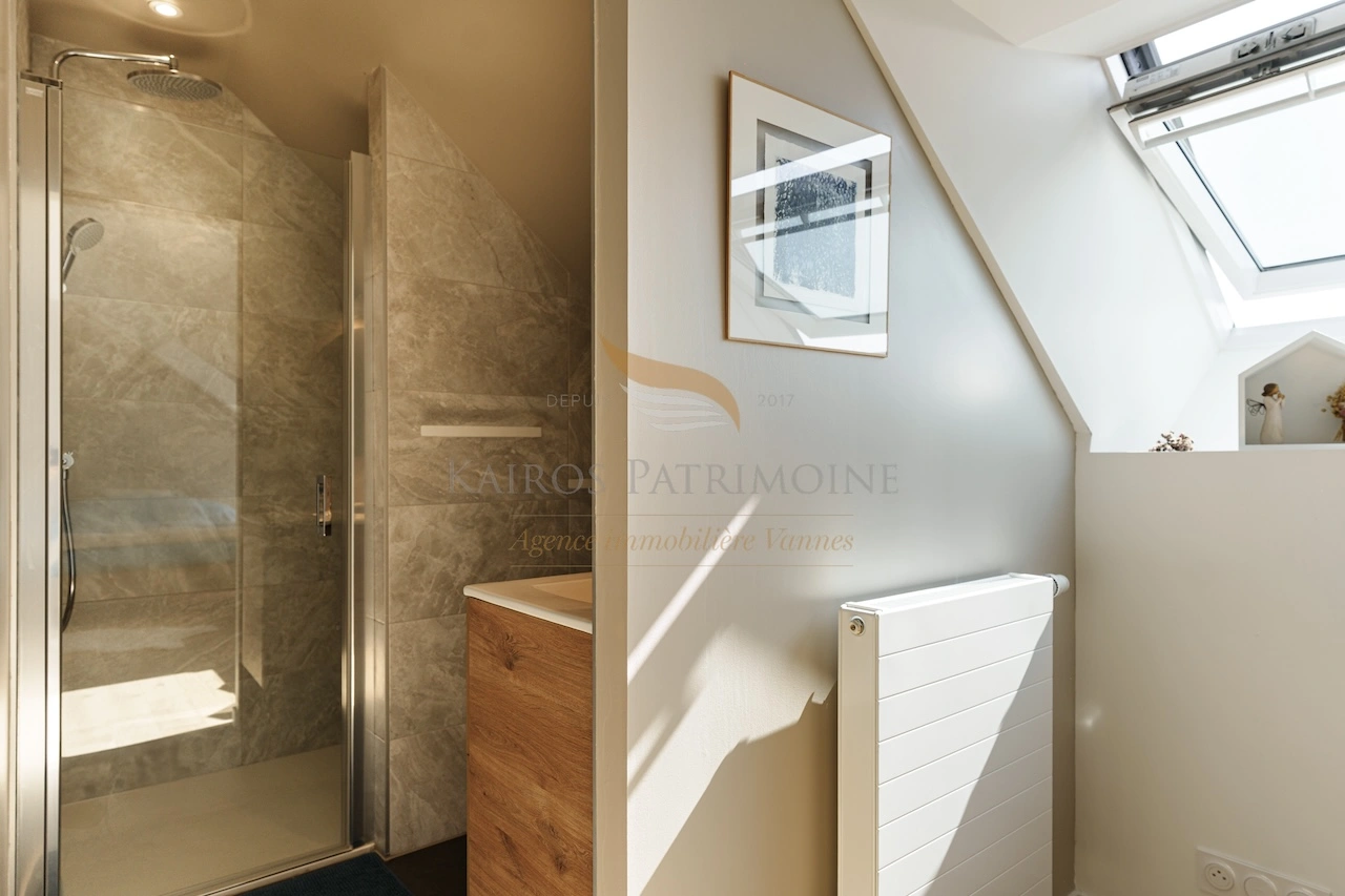 Salle de bain douche lumière naturelle