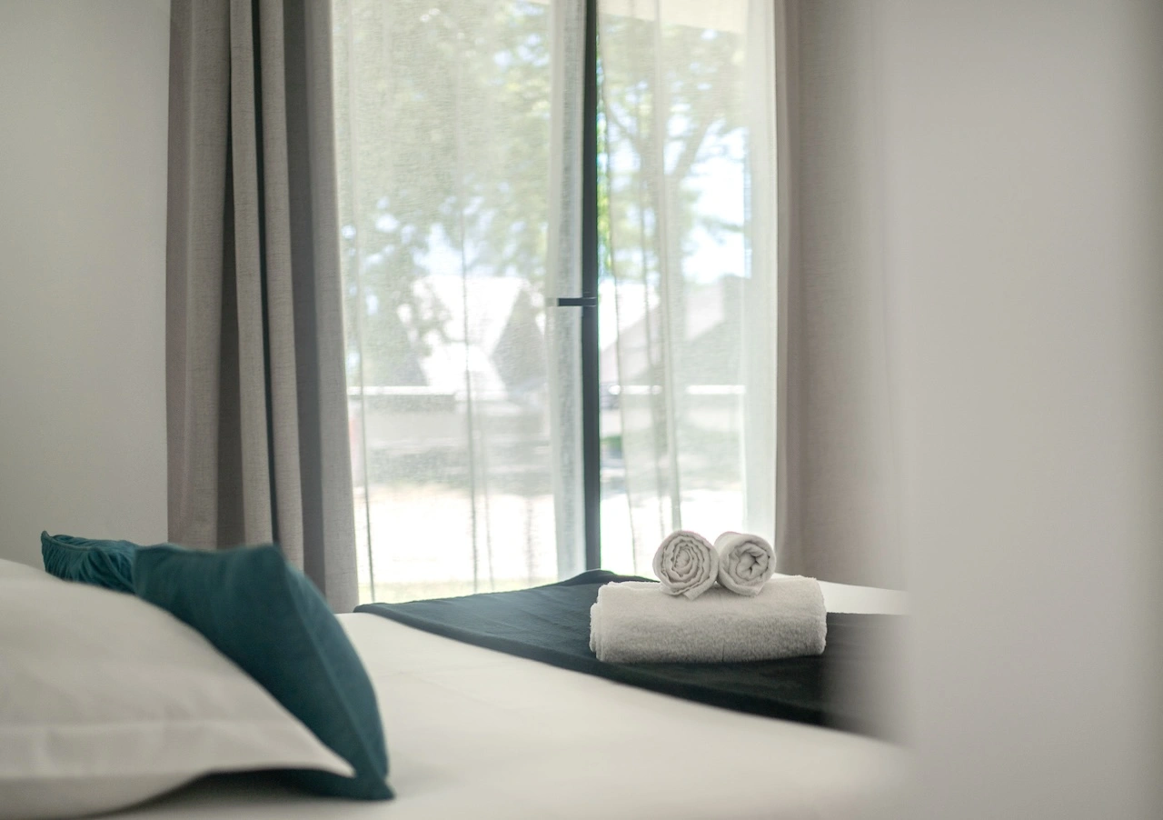 Chambre lit serviettes accueil